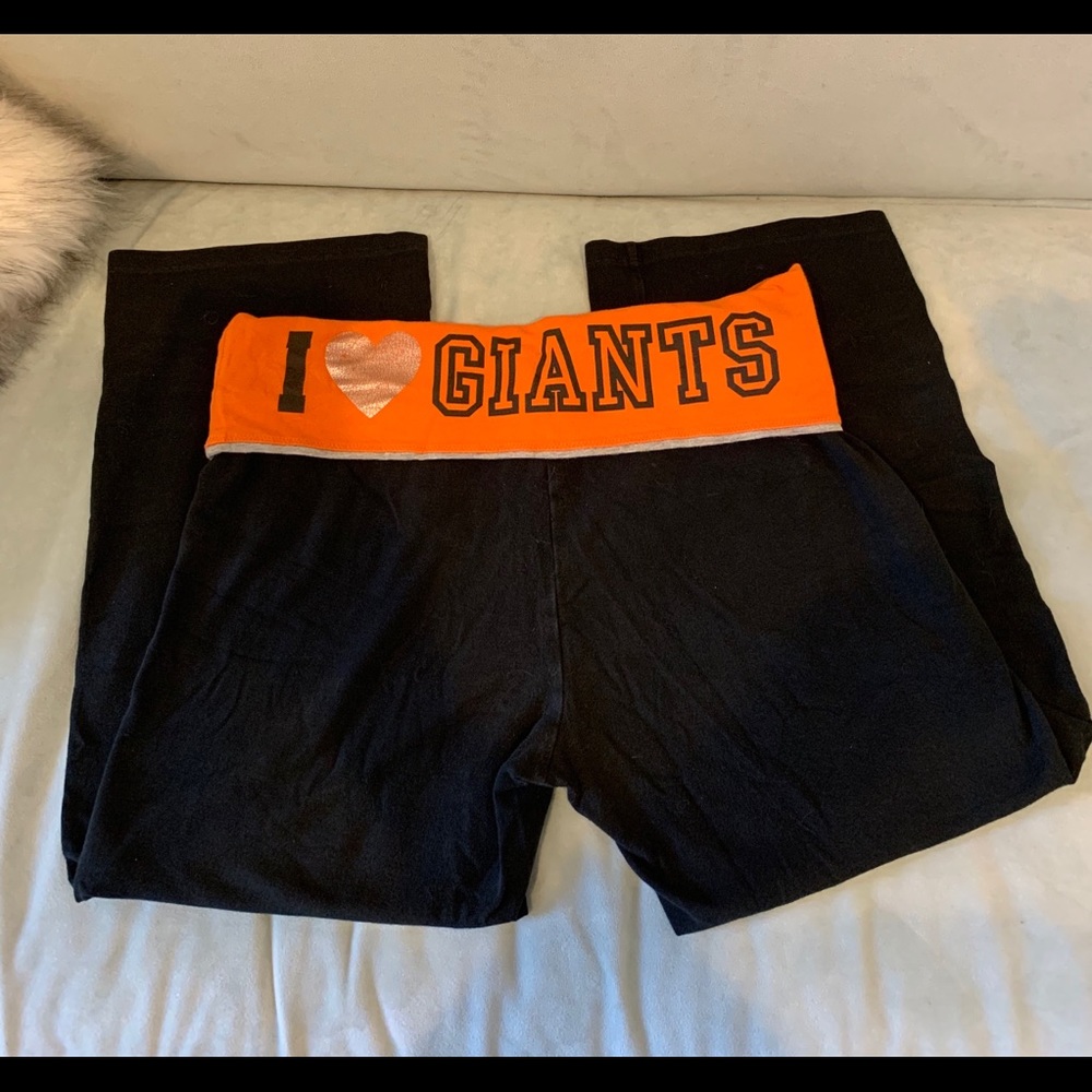 Victoria’s Secret PINK SF Giants Capri leggings, M